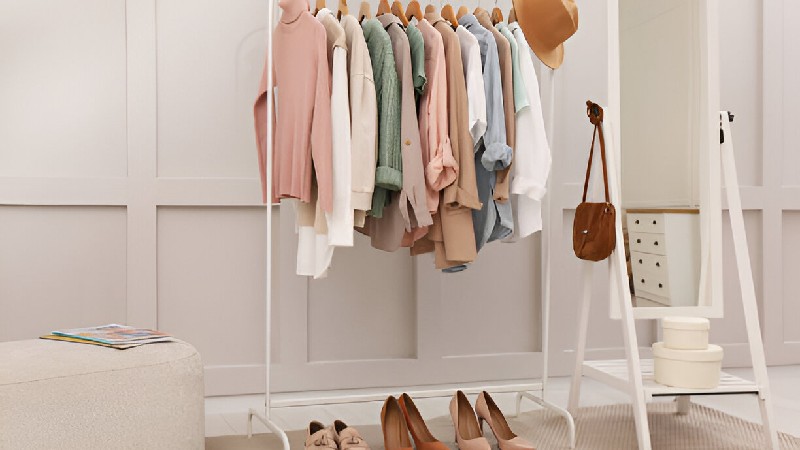 10-Piece Capsule Wardrobe Challenge
